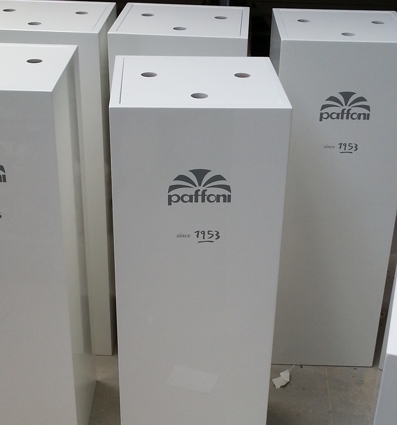 Progettazione totem espositivi per aziende